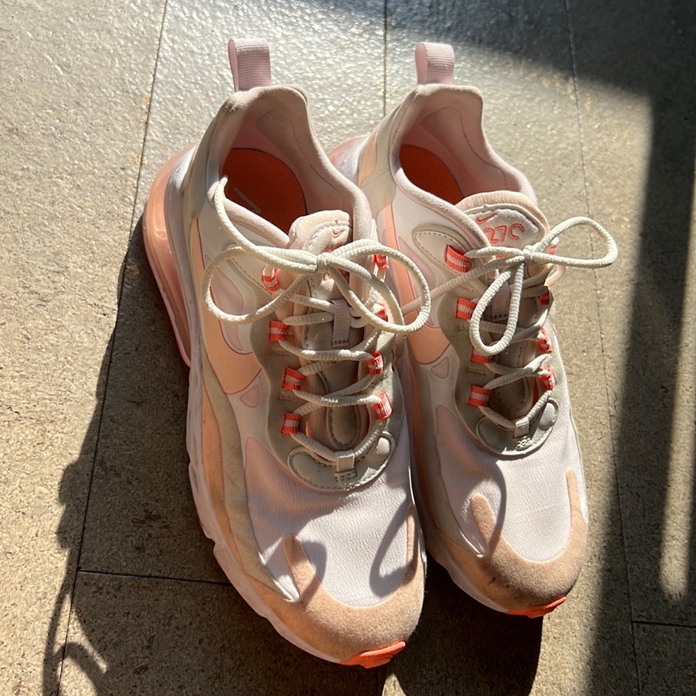 Nike AIR MAX women’s sneakers. Size 7